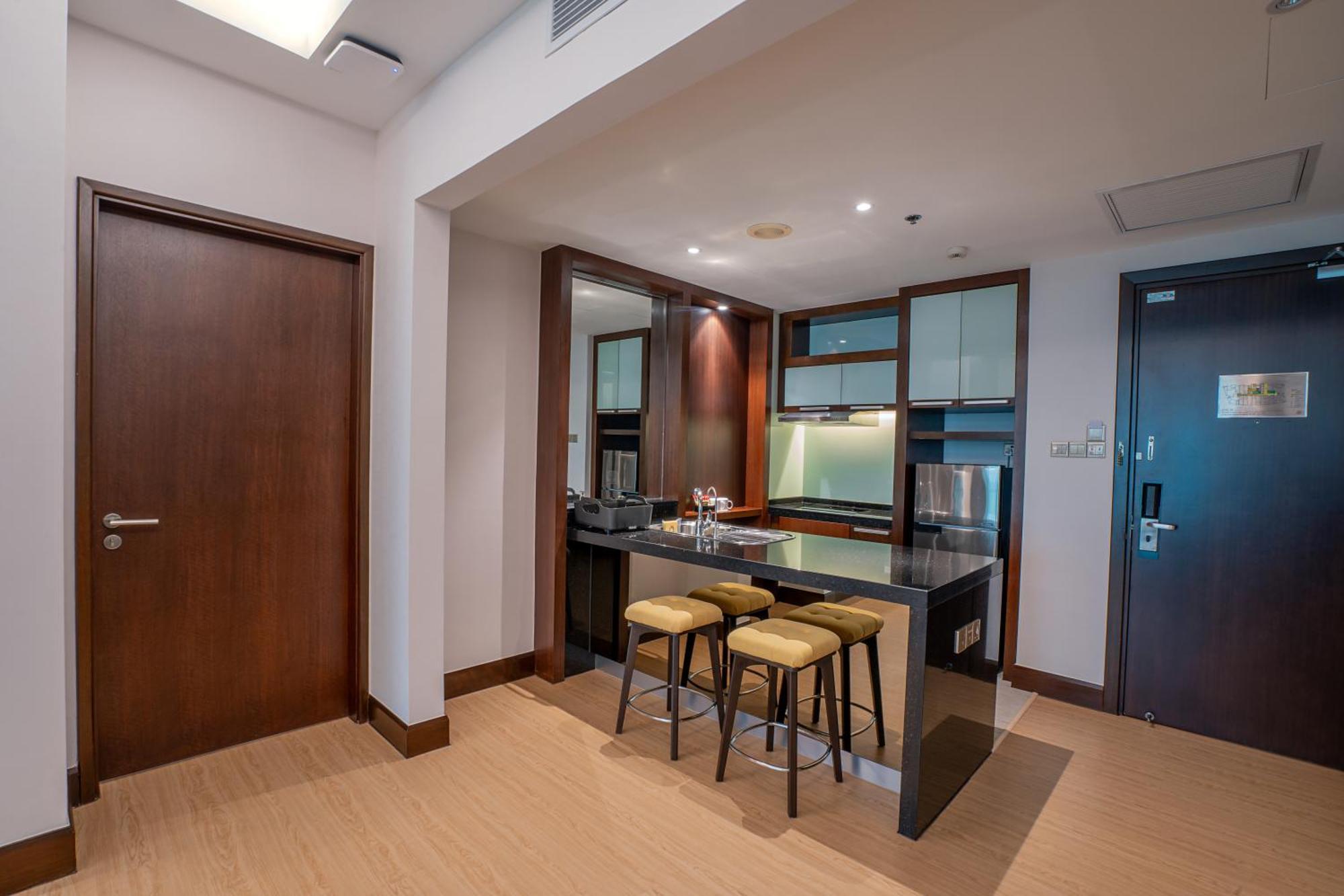 St Giles Gardens Hotel Kuala Lumpur Exterior foto A kitchen in a serviced apartment in Kuala Lumpur, Malaysia